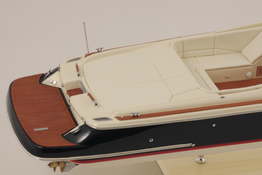 Schaalmodel Chris Craft 34